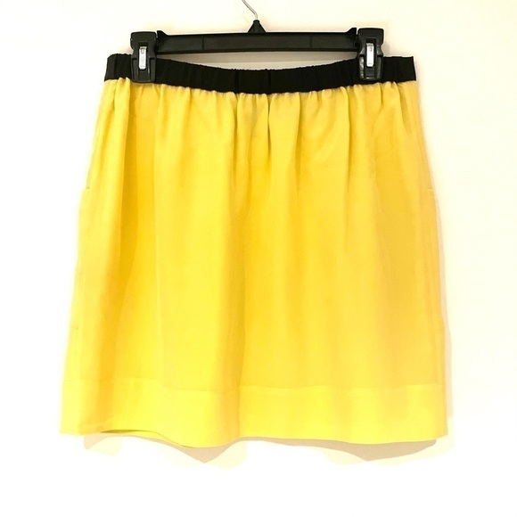 BCBGMaxazria 100% Silk Pull On Mini Skirt in LimeYellow - Picture 2 of 4